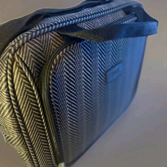 CHAPS Black & Grey Herringbone 10X15 Travel/Carry-On Bag. - Picture 3 of 5